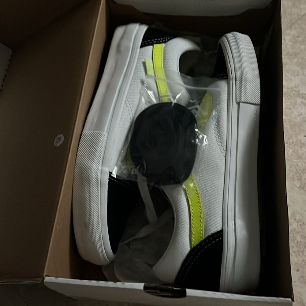 NIB! Vans Skate Old Skool - unisex (size 7 men or 8.5 women) - Picture 5 of 5